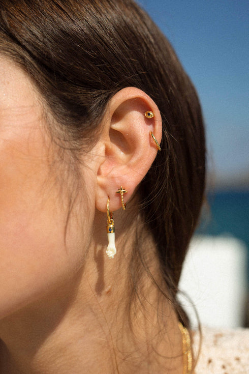 IVORY COLOR HAND EARRING SILVER